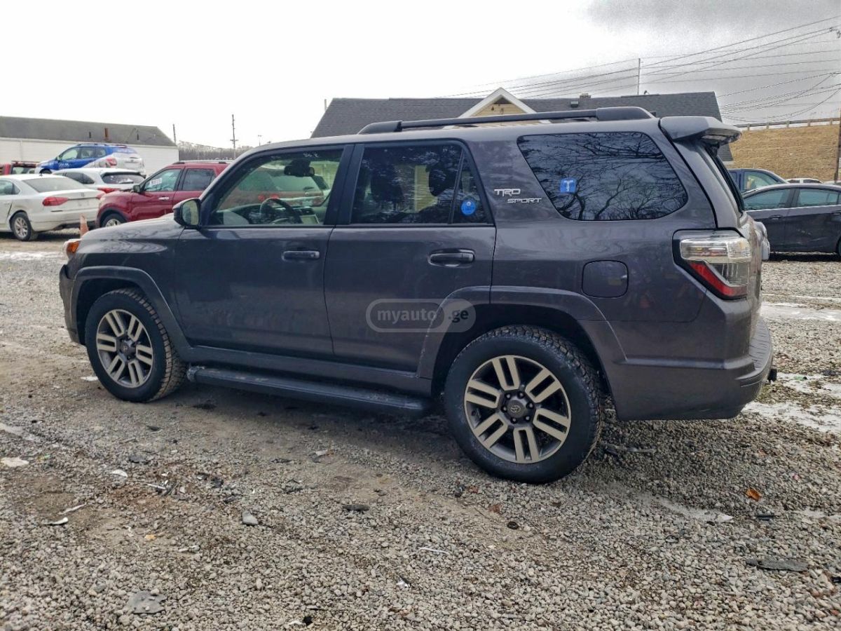 Toyota 4Runner 2022 — photo 2
