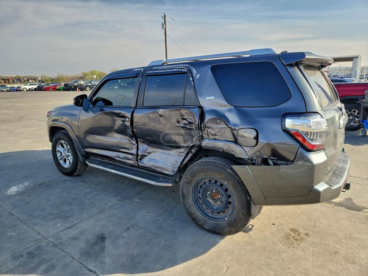 Toyota 4Runner 2017 — photo 2