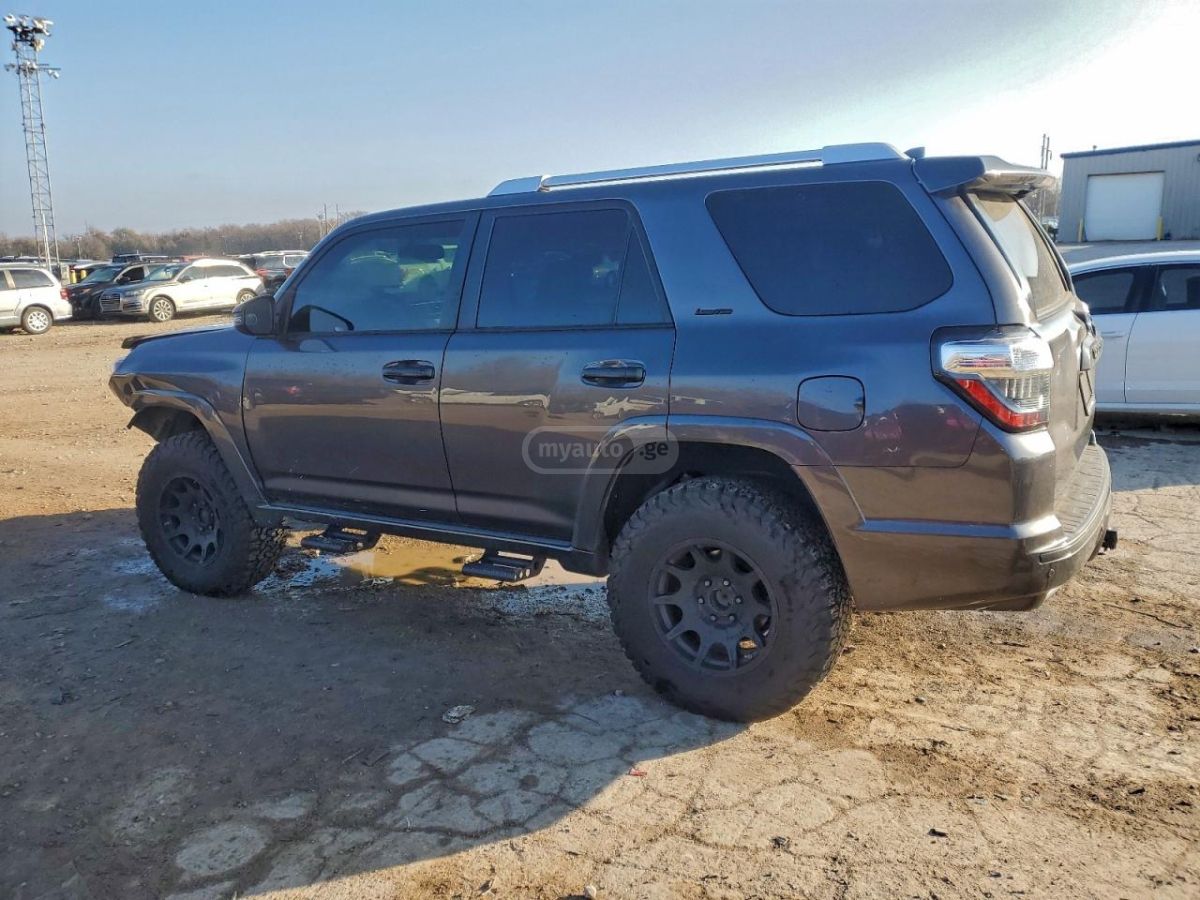 Toyota 4Runner 2018 — photo 2