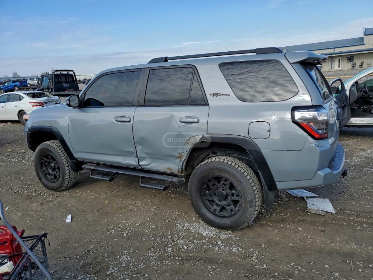Toyota 4Runner 2018 — photo 2
