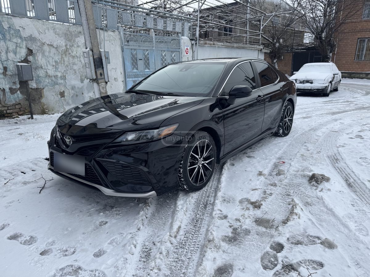 Toyota Camry 2021 — photo 2