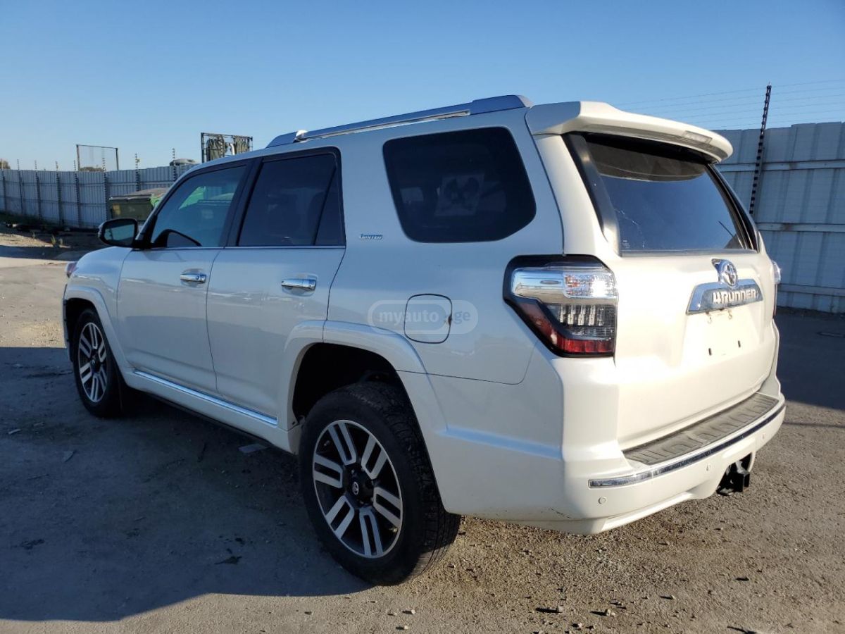 Toyota 4Runner 2017 — photo 2