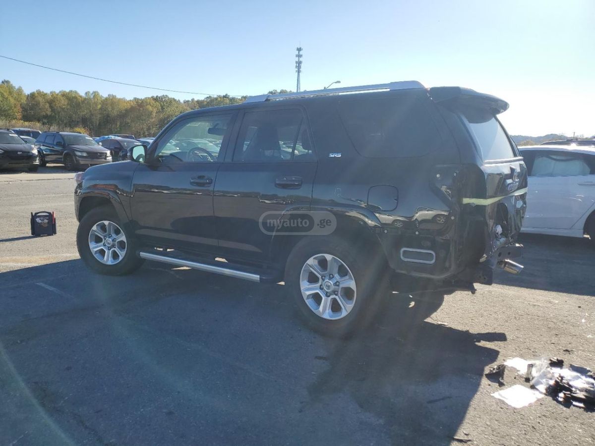 Toyota 4Runner 2017 — photo 2