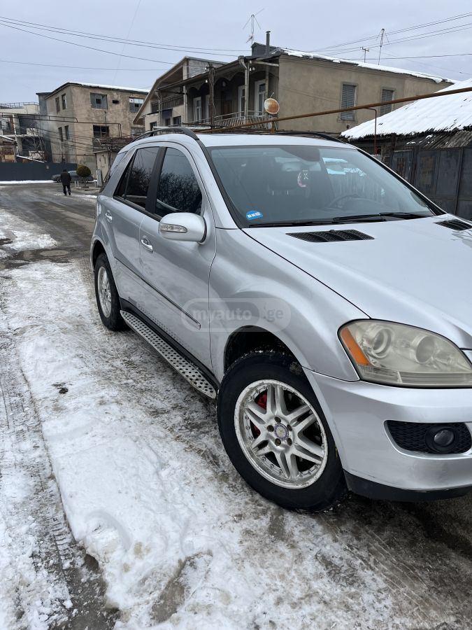 Mercedes-Benz ML 500 2005 — photo 2