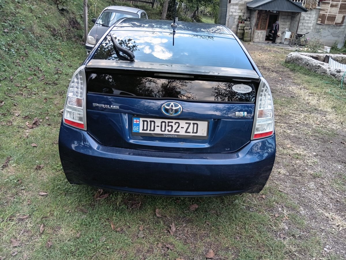 Toyota Prius 2010 — photo 2
