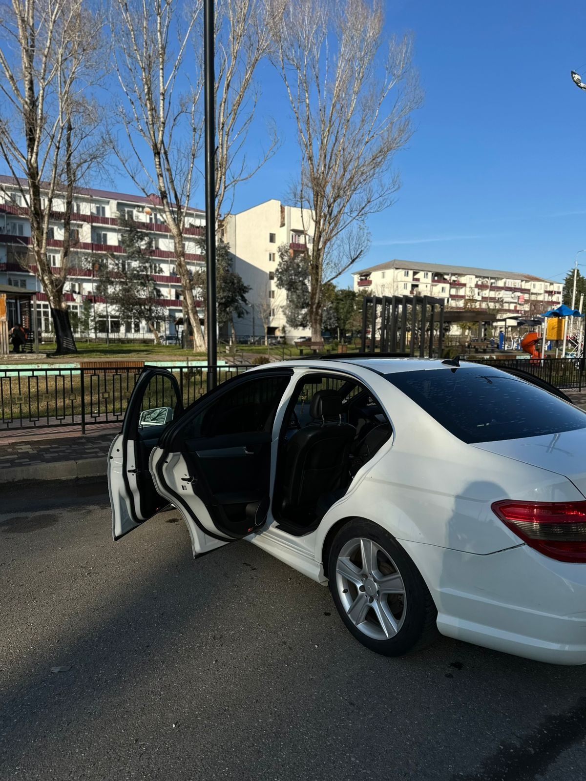 Mercedes-Benz C 300 2010 — photo 2