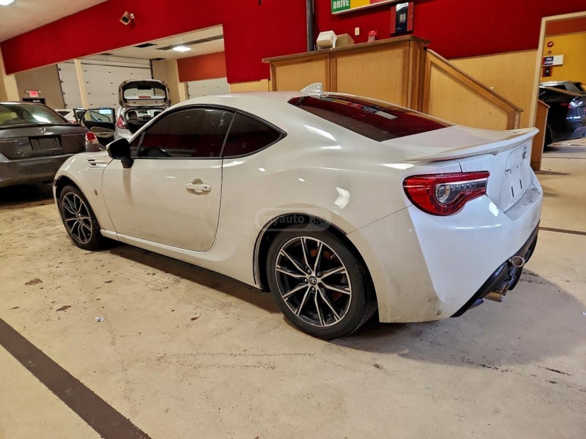 Toyota GT 86 2017 — photo 2
