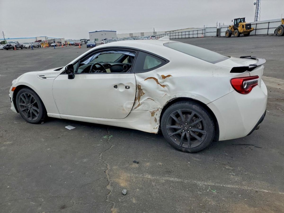 Toyota GT 86 2018 — photo 2