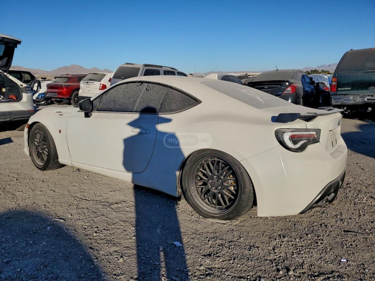 Toyota GT 86 2017 — photo 2
