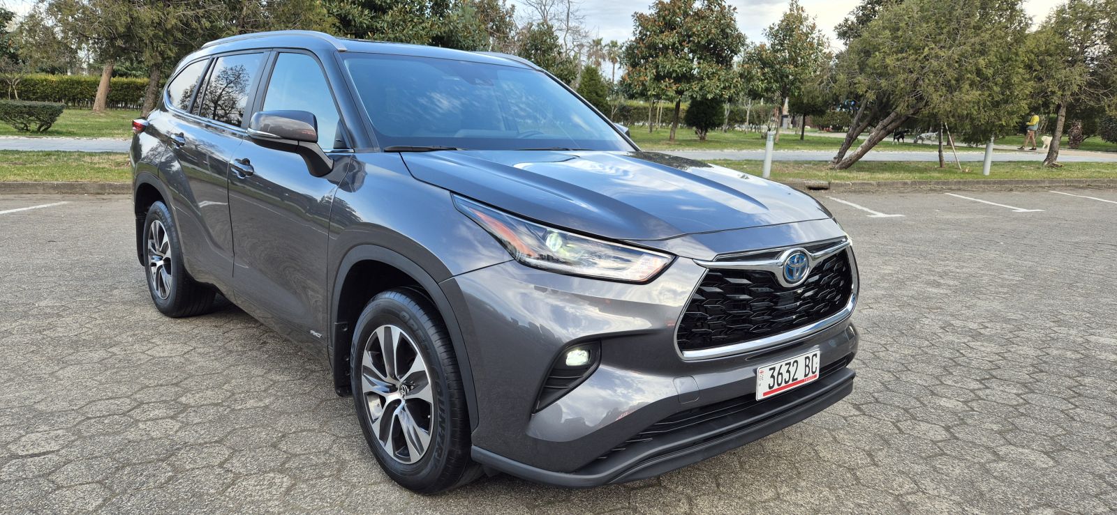 Toyota Highlander 2023 — photo 2