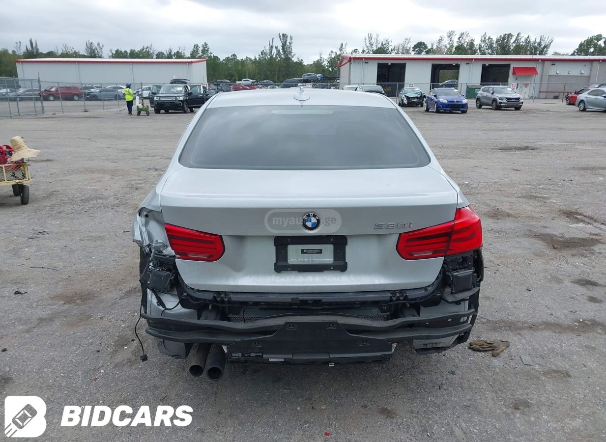 BMW 330 2018 — photo 2