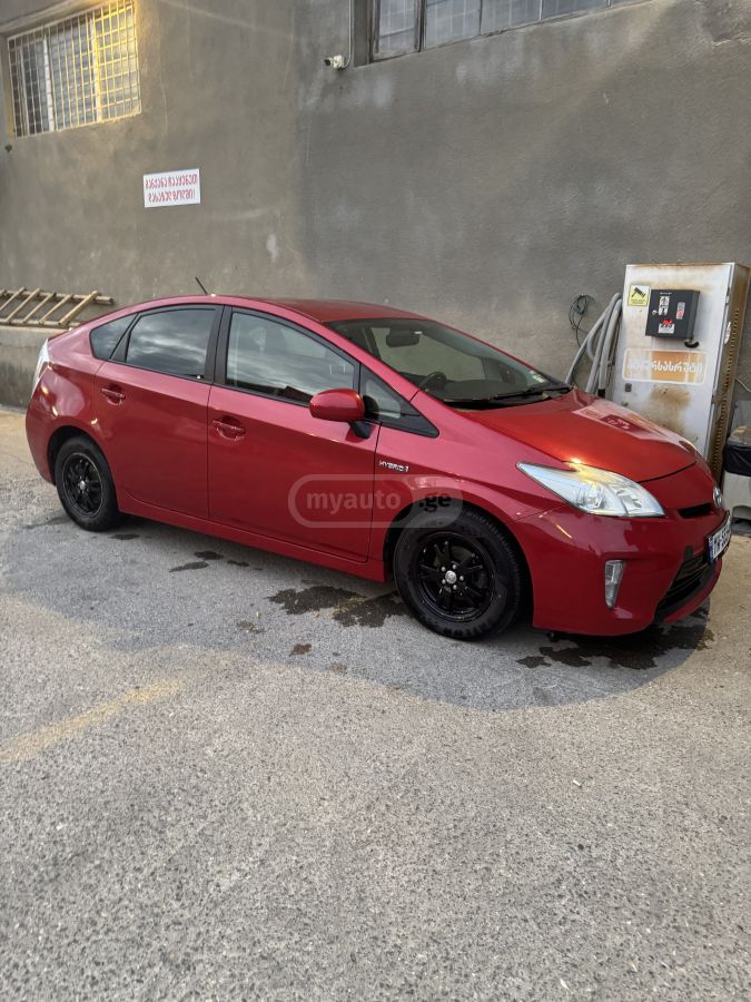 Toyota Prius 2014 — photo 2