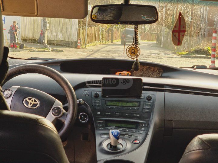 Toyota Prius 2010 — photo 2