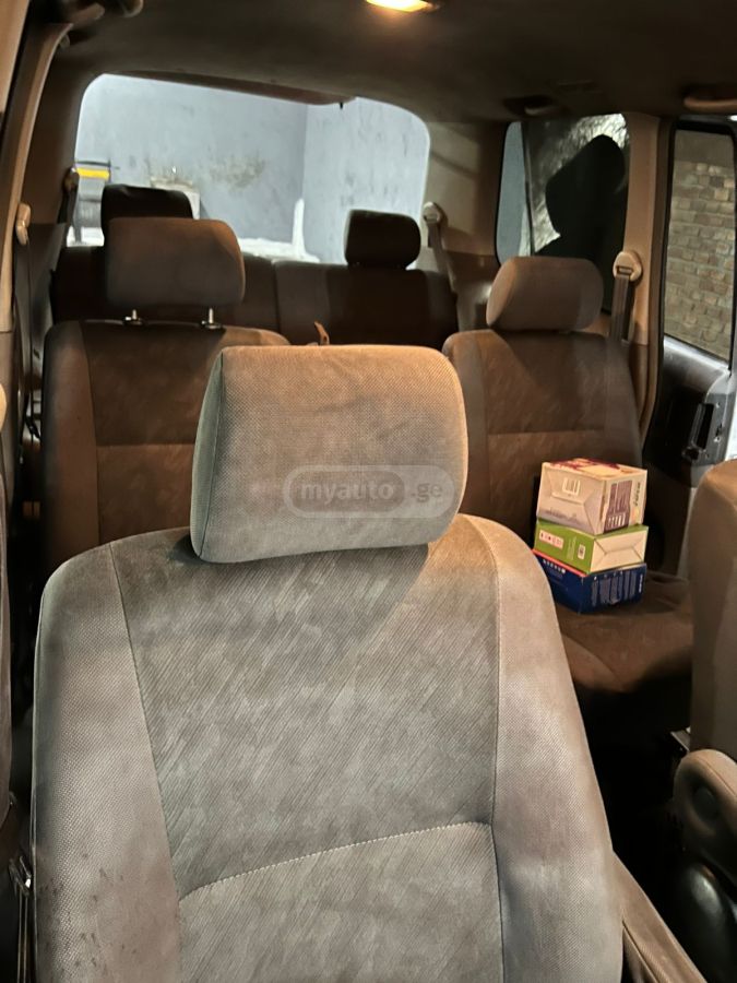 Toyota Noah 2003 — photo 2