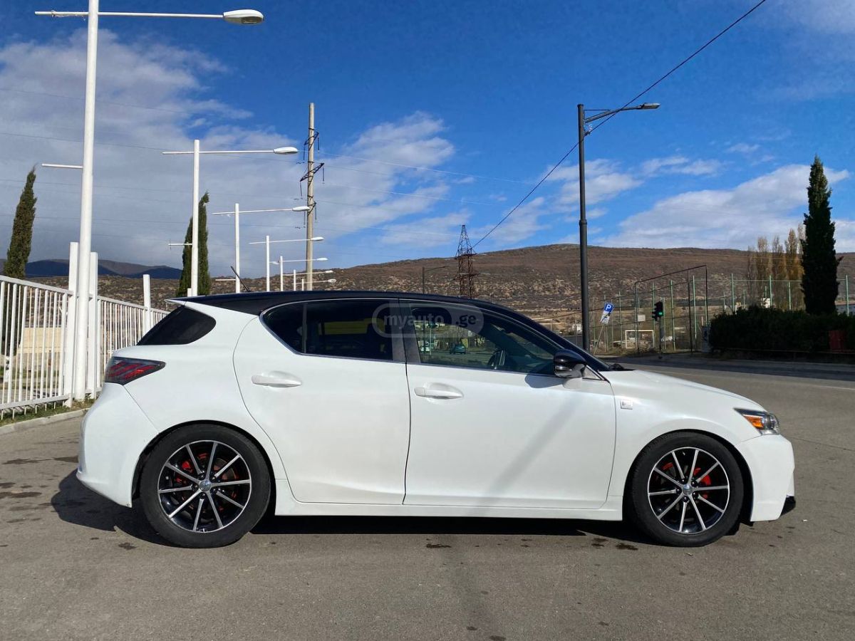 Lexus CT 200 h 2012 — photo 2