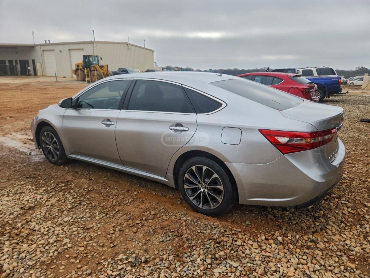 Toyota Avalon 2018 — photo 2