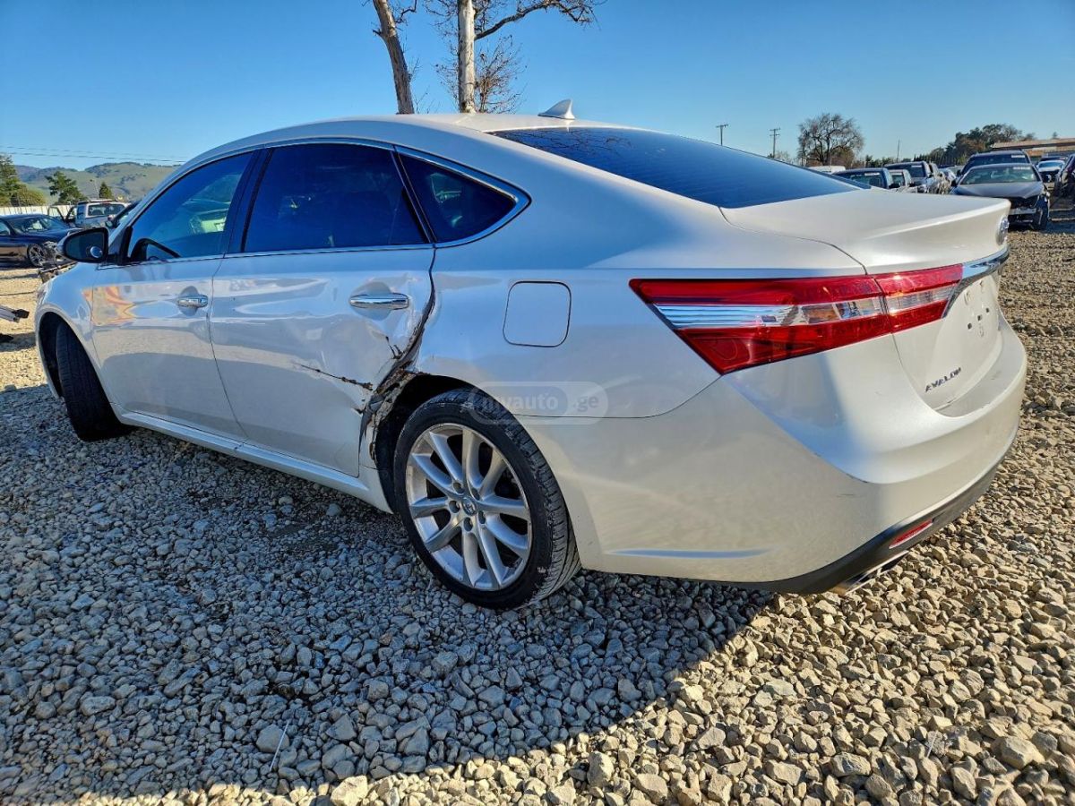 Toyota Avalon 2015 — photo 2