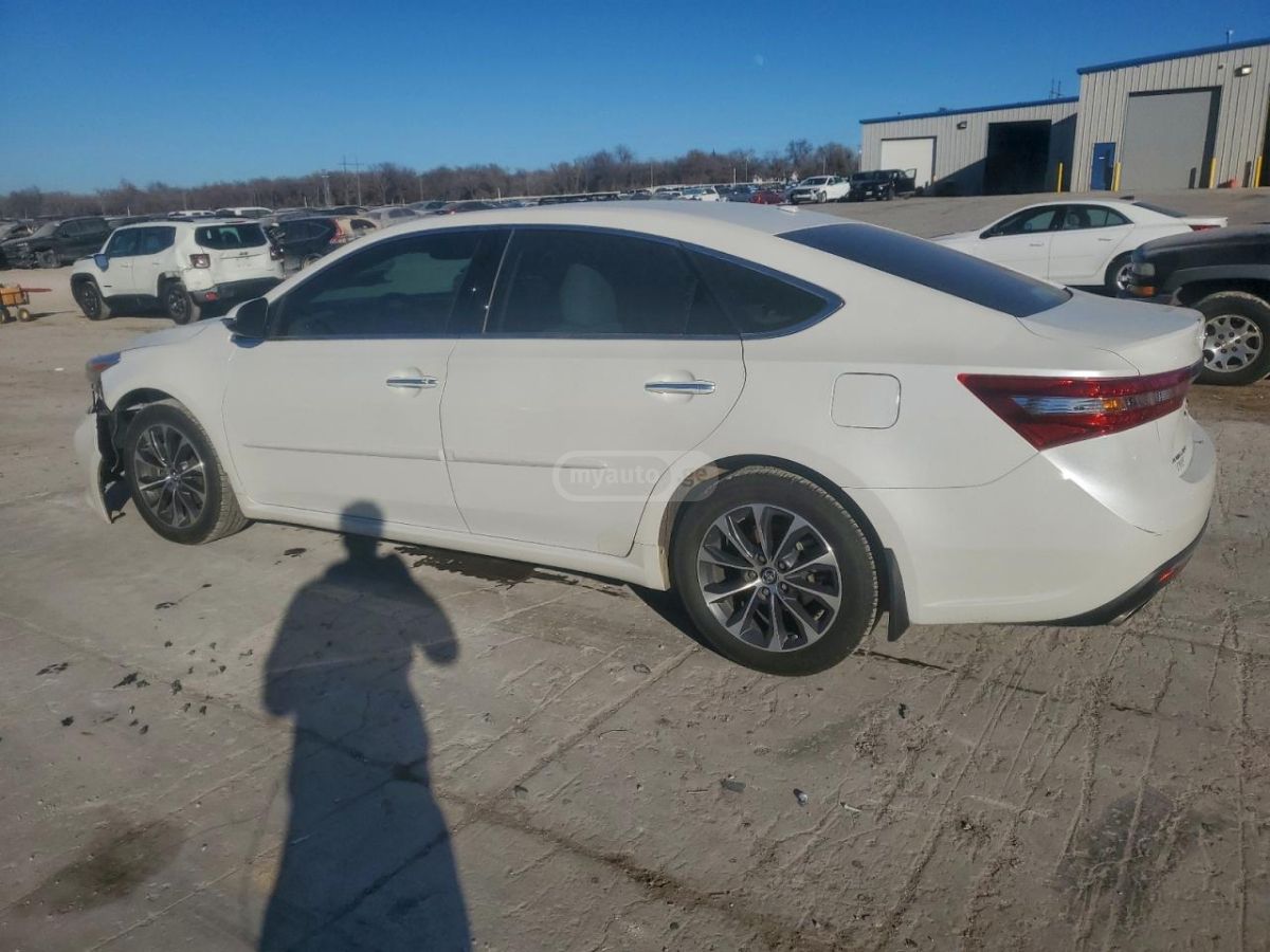 Toyota Avalon 2017 — photo 2