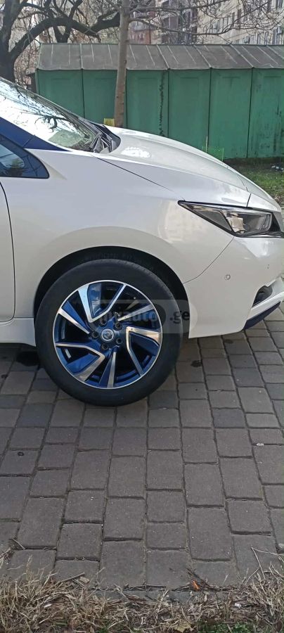 Nissan Leaf 2018 — photo 2