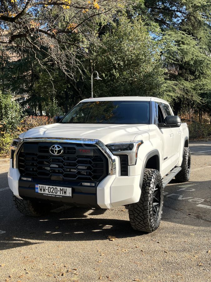 Toyota Tundra 2023 — photo 2