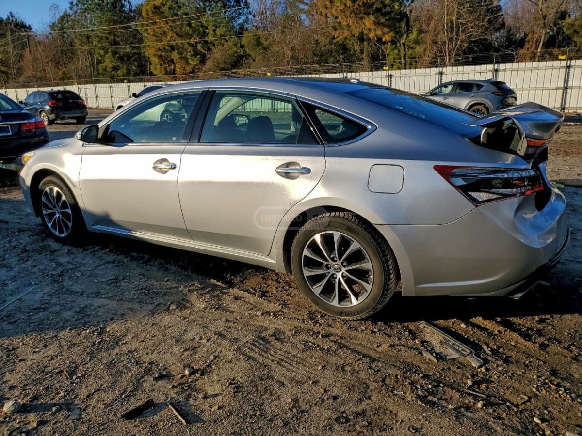 Toyota Avalon 2018 — photo 2