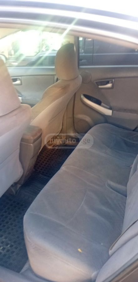 Toyota Prius 2011 — photo 2
