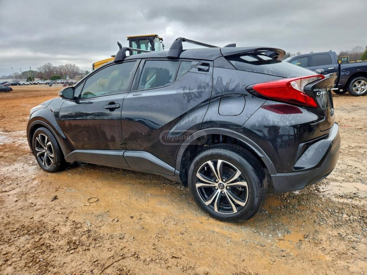 Toyota C-HR 2021 — photo 2
