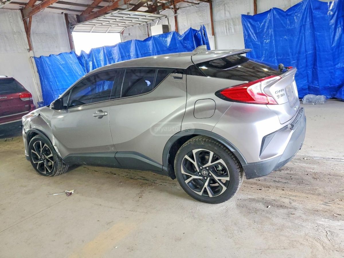 Toyota C-HR 2019 — photo 2