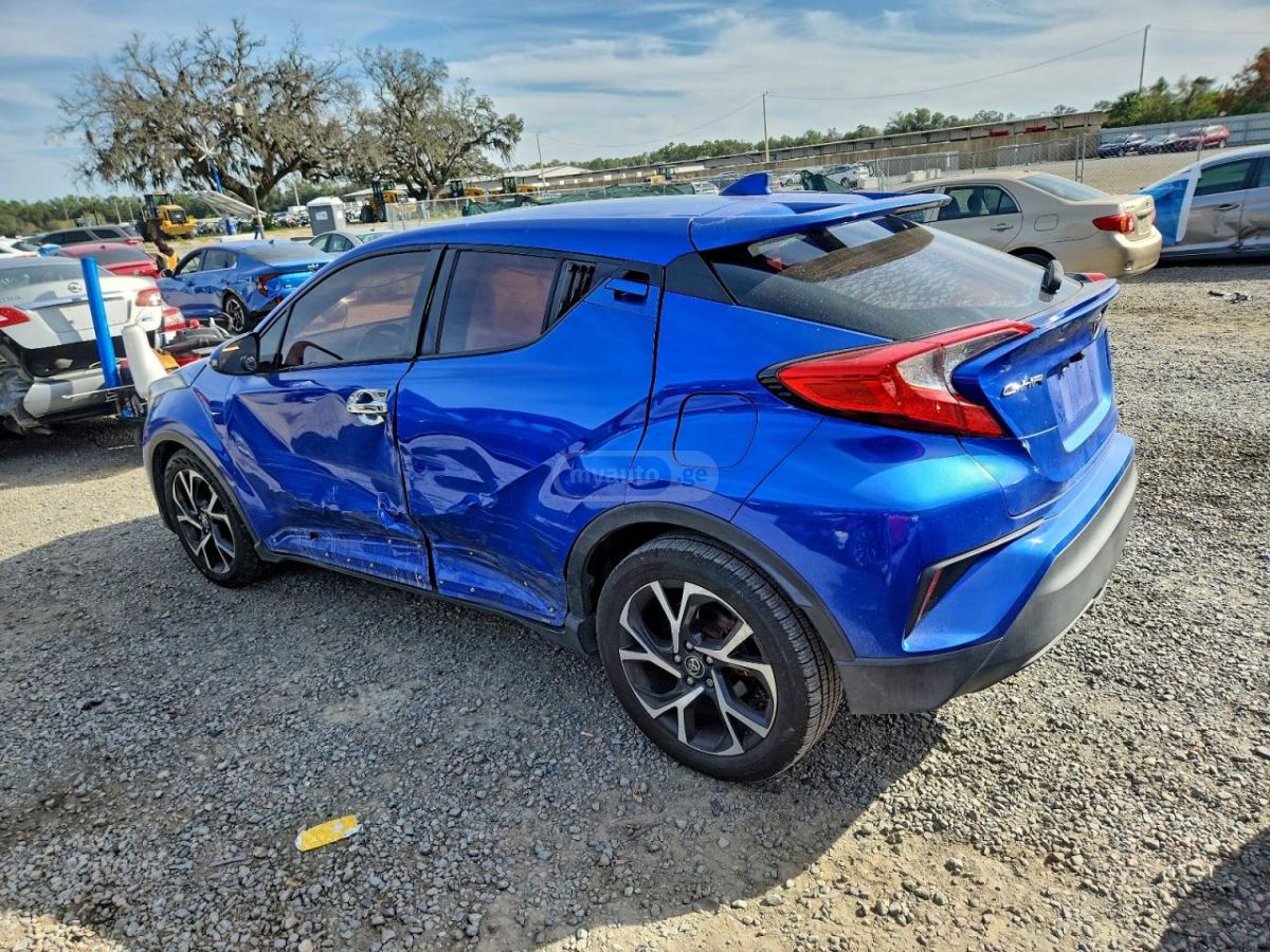 Toyota C-HR 2018 — photo 2