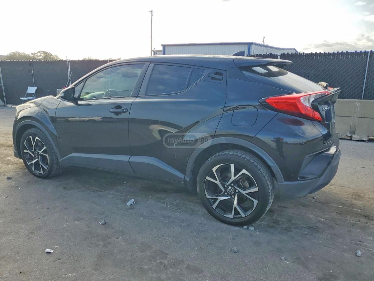 Toyota C-HR 2018 — photo 2