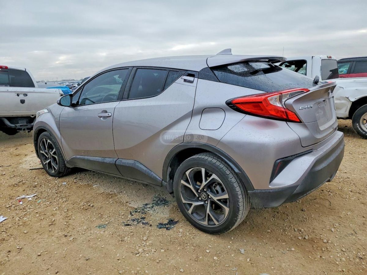 Toyota C-HR 2018 — photo 2