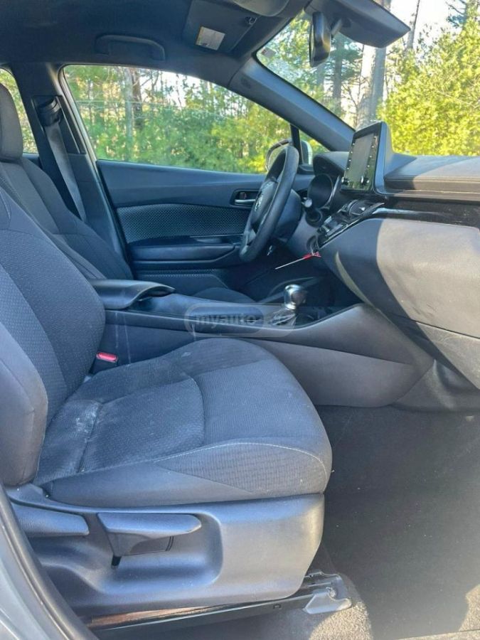 Toyota C-HR 2019 — photo 2