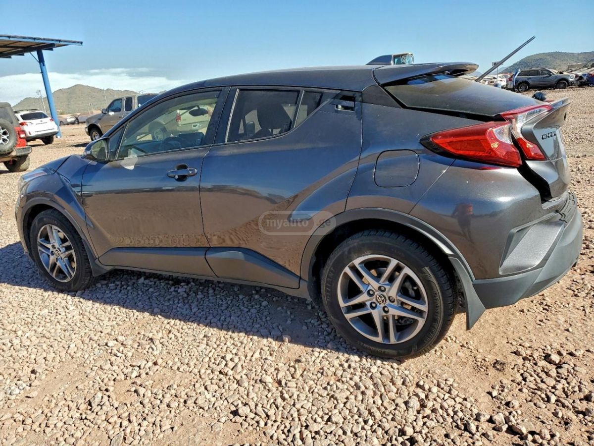 Toyota C-HR 2020 — photo 2
