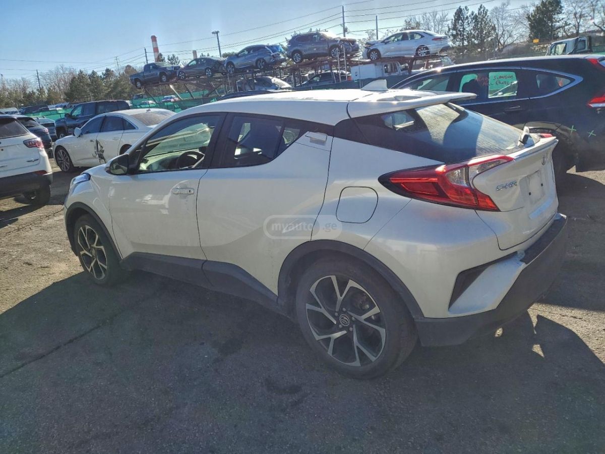 Toyota C-HR 2020 — photo 2