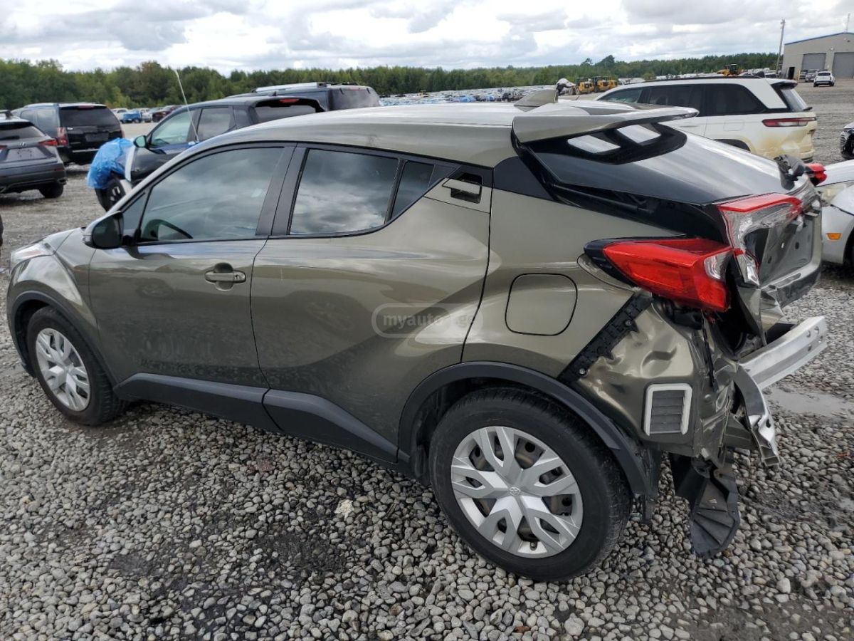 Toyota C-HR 2021 — photo 2