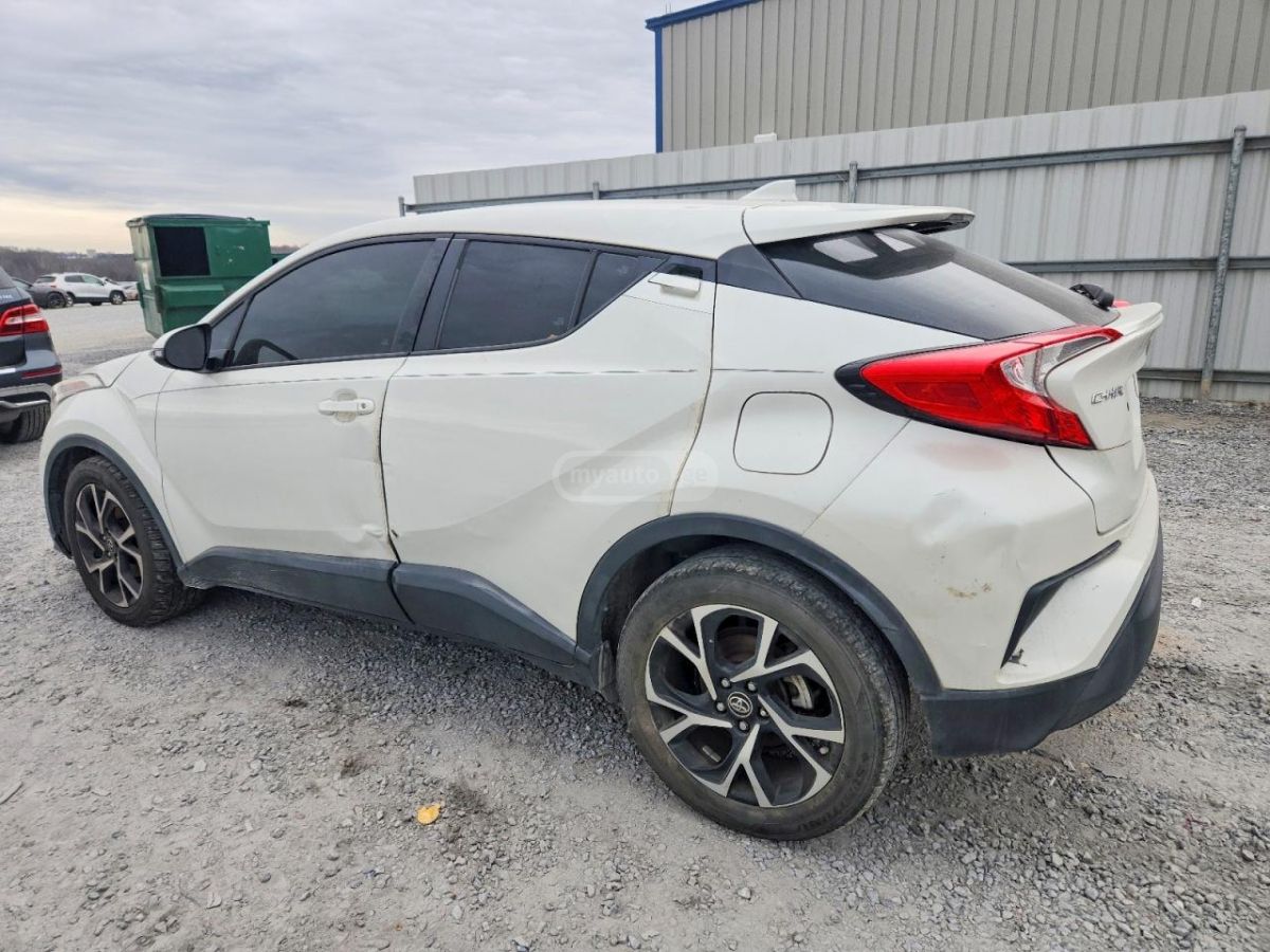Toyota C-HR 2018 — photo 2