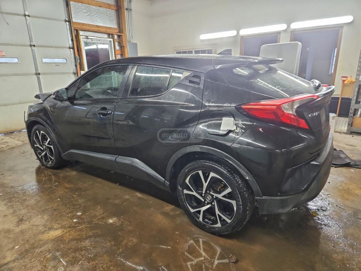 Toyota C-HR 2018 — photo 2