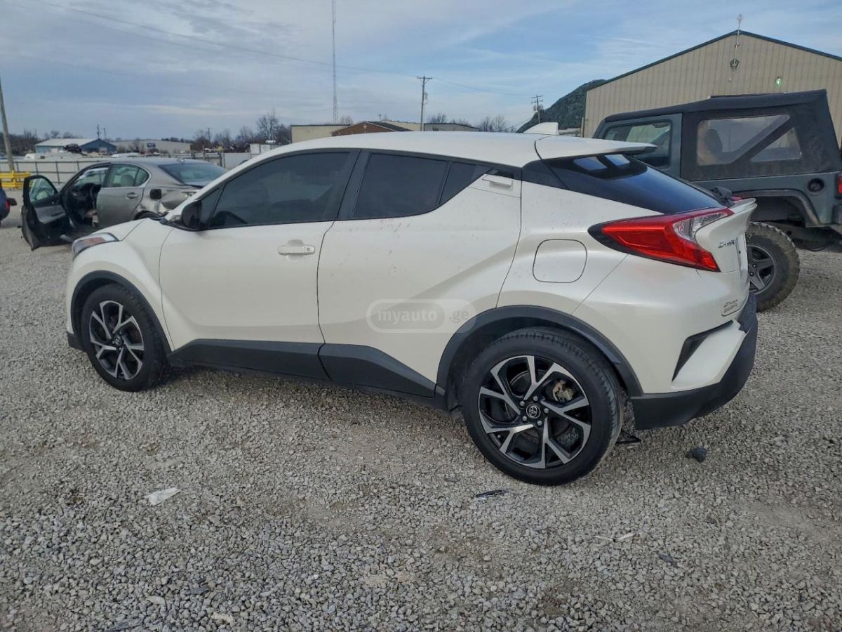 Toyota C-HR 2019 — photo 2