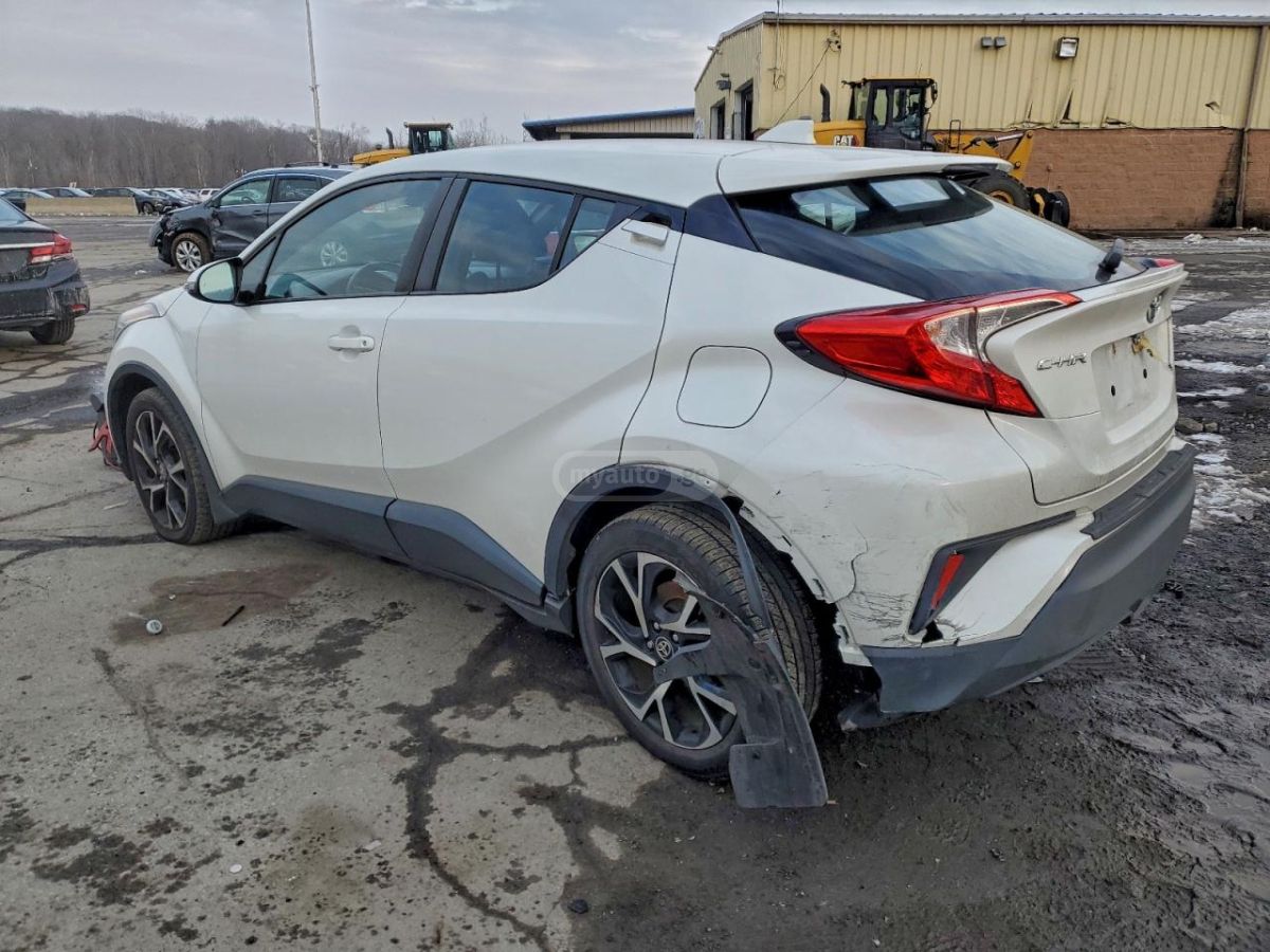 Toyota C-HR 2021 — photo 2