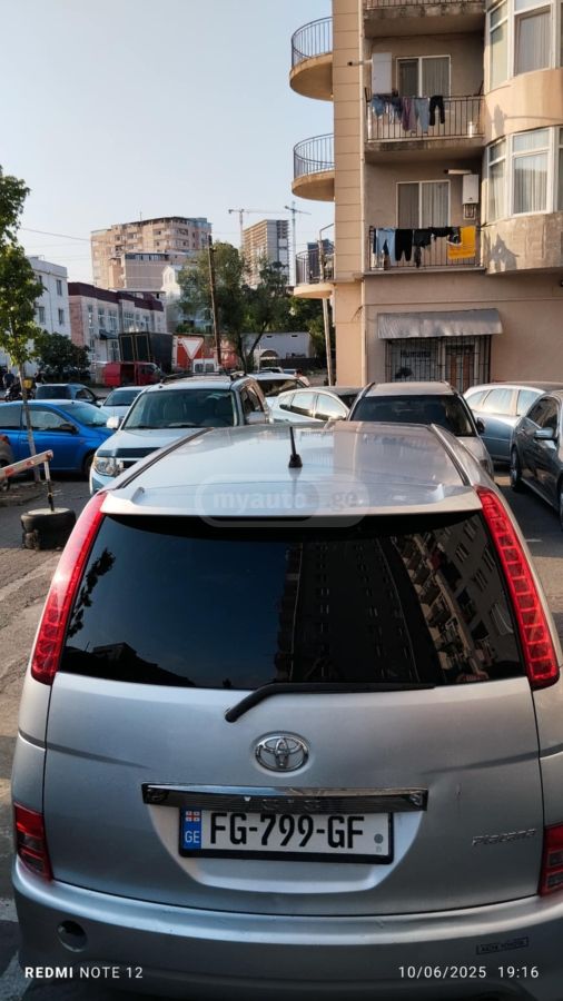 Toyota Isis