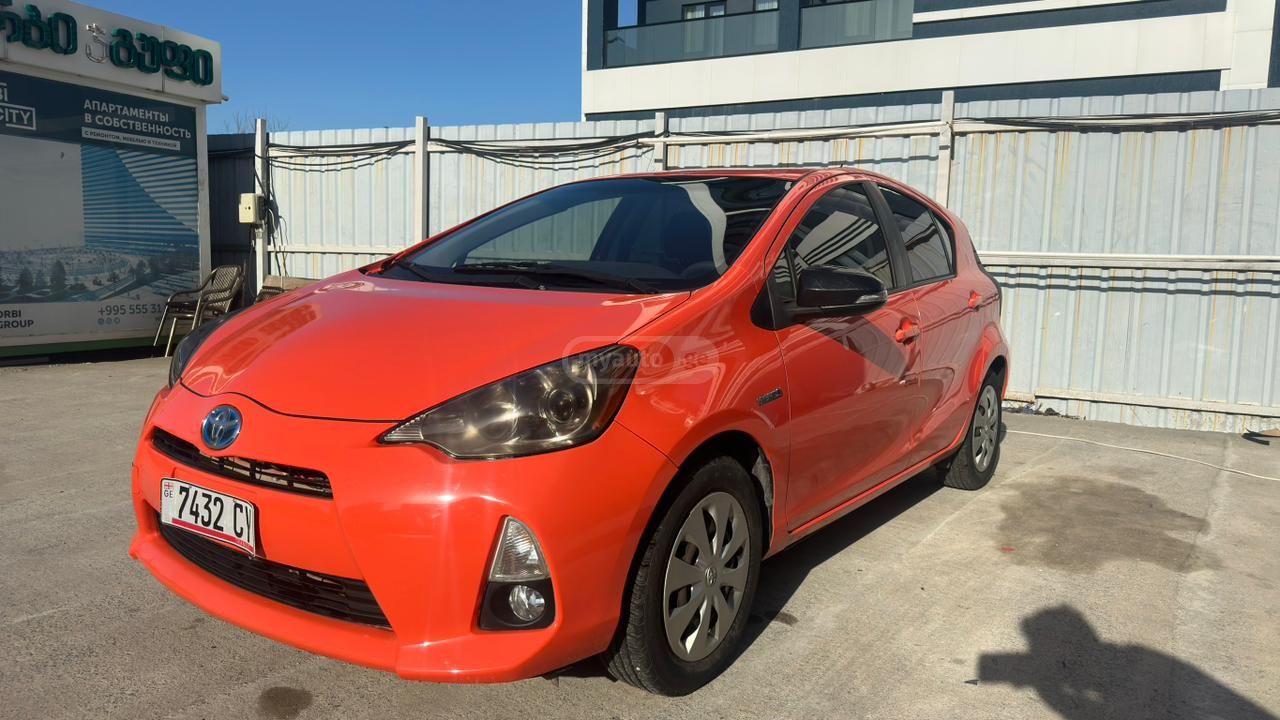 Toyota Prius C 2015 — photo 2