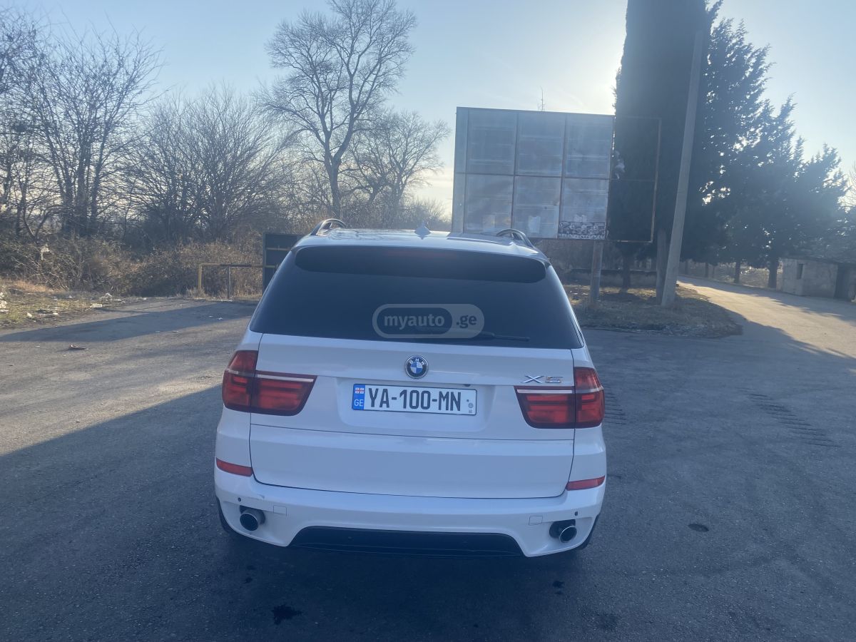BMW X5 2012 — photo 2