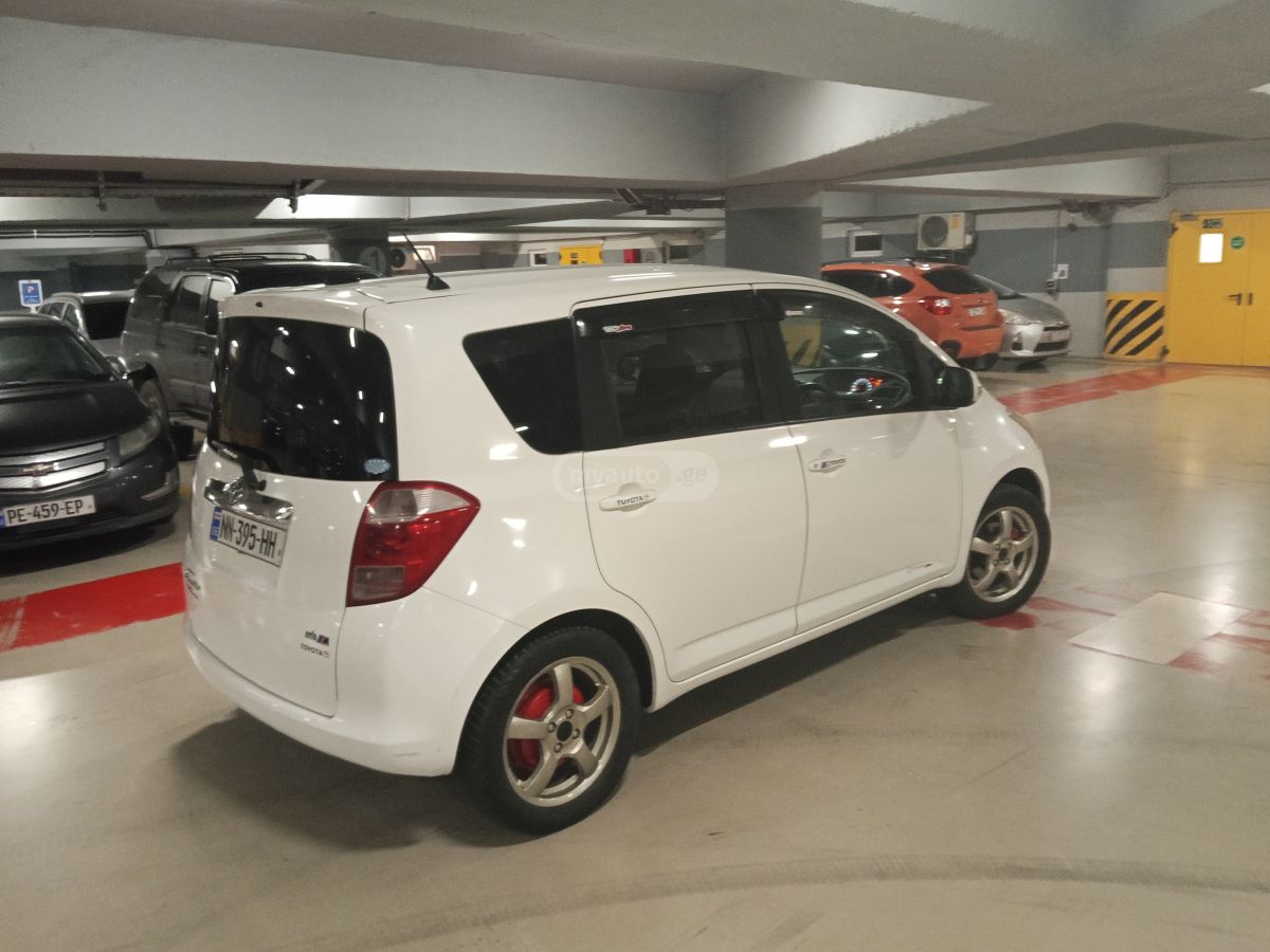 Toyota Ractis 2005 — photo 2
