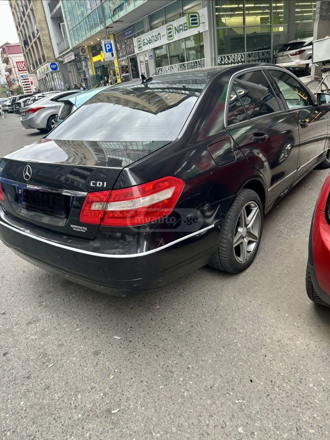 Mercedes-Benz E 220 2010 — photo 2