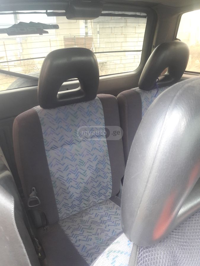 Toyota RAV4 1995 — photo 2