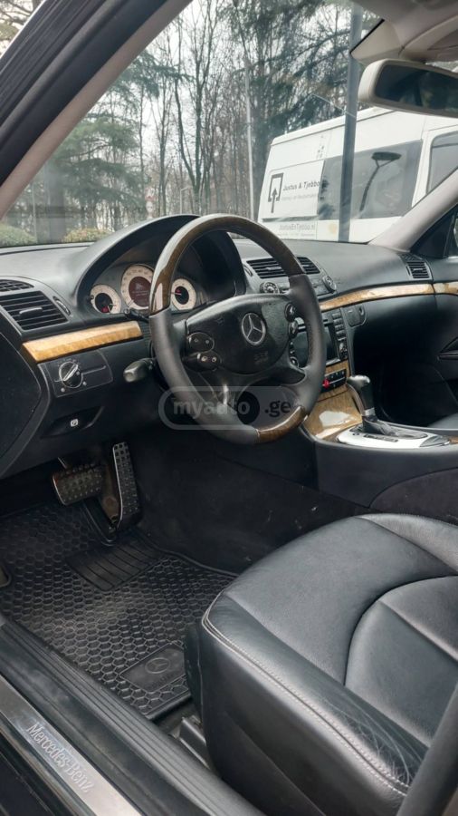 Mercedes-Benz E 220 2008 — photo 2