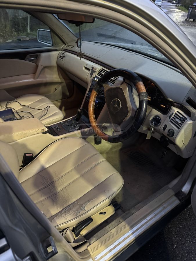 Mercedes-Benz E 200 1998 — photo 2