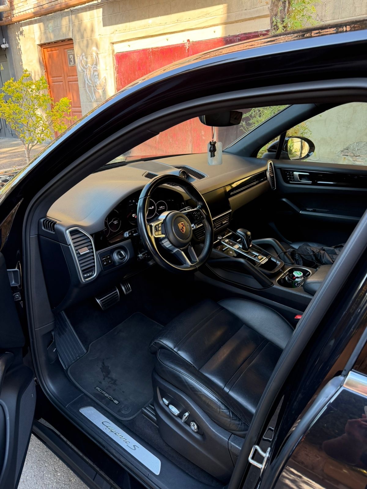 Porsche Cayenne 2018 — photo 2