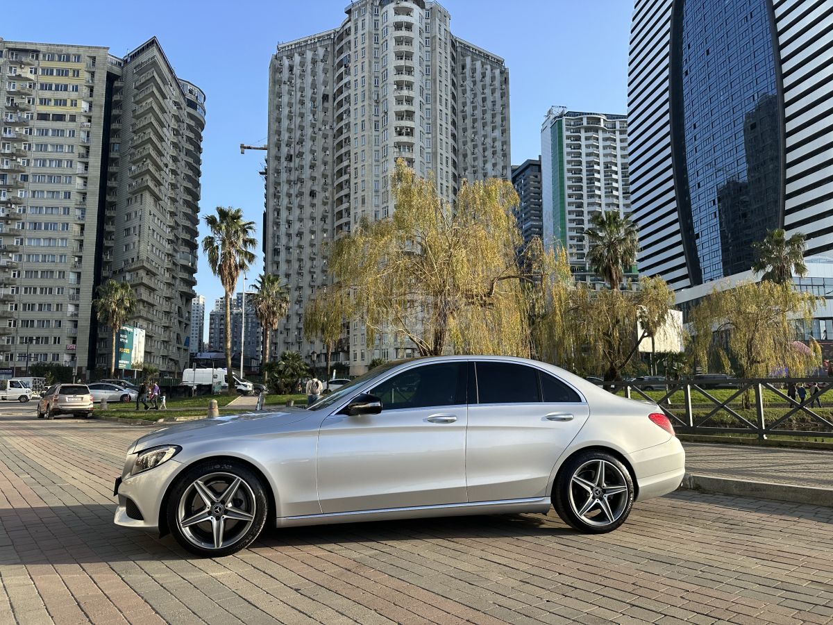 Mercedes-Benz C 300 2015 — photo 2
