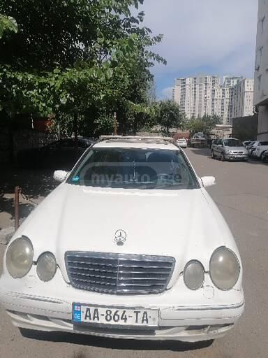 Mercedes-Benz E 320